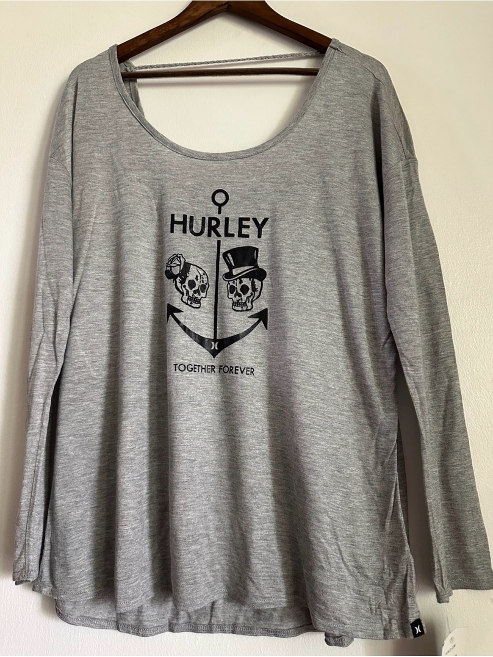 Hurley Gray Long Sleeve Graphic Scoop Neck Top